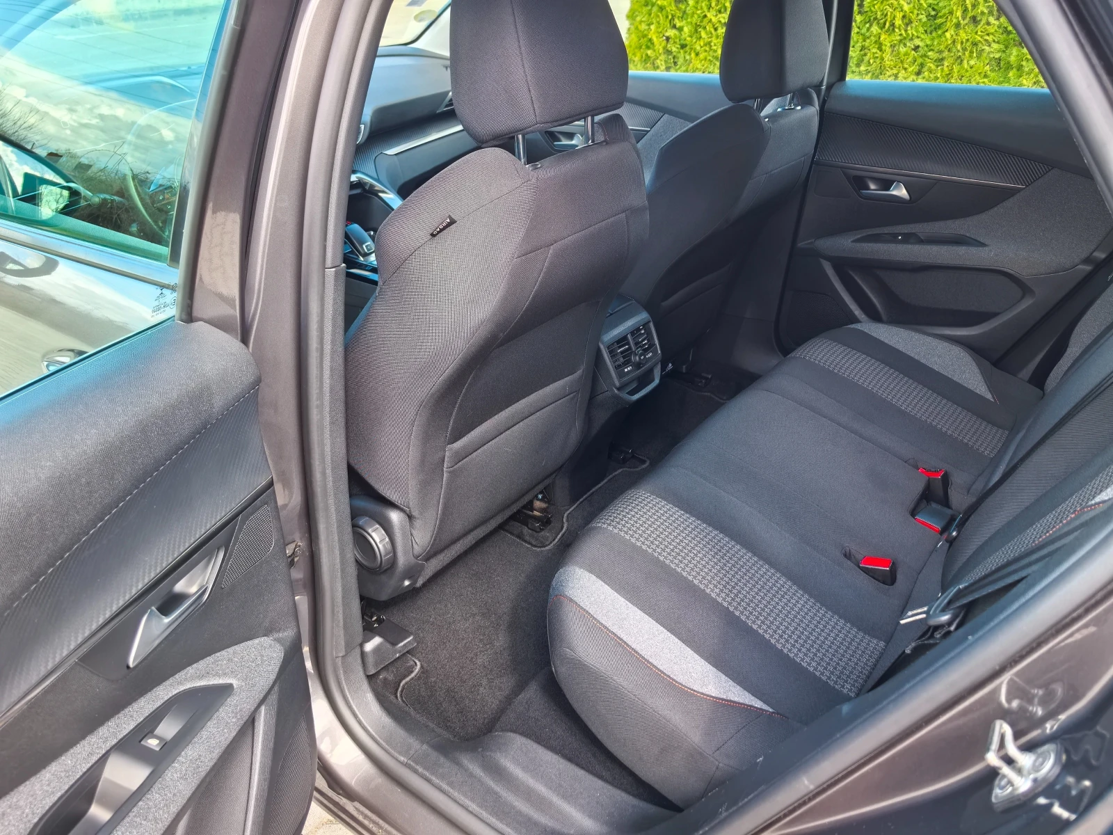 Peugeot 3008 1.5BlueHDI 131kc , снимка 12 - Автомобили и джипове - 54033312