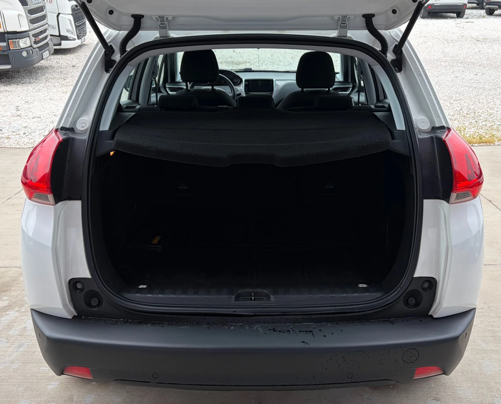 Peugeot 2008 1.6 e-HDi, снимка 10 - Автомобили и джипове - 54367071