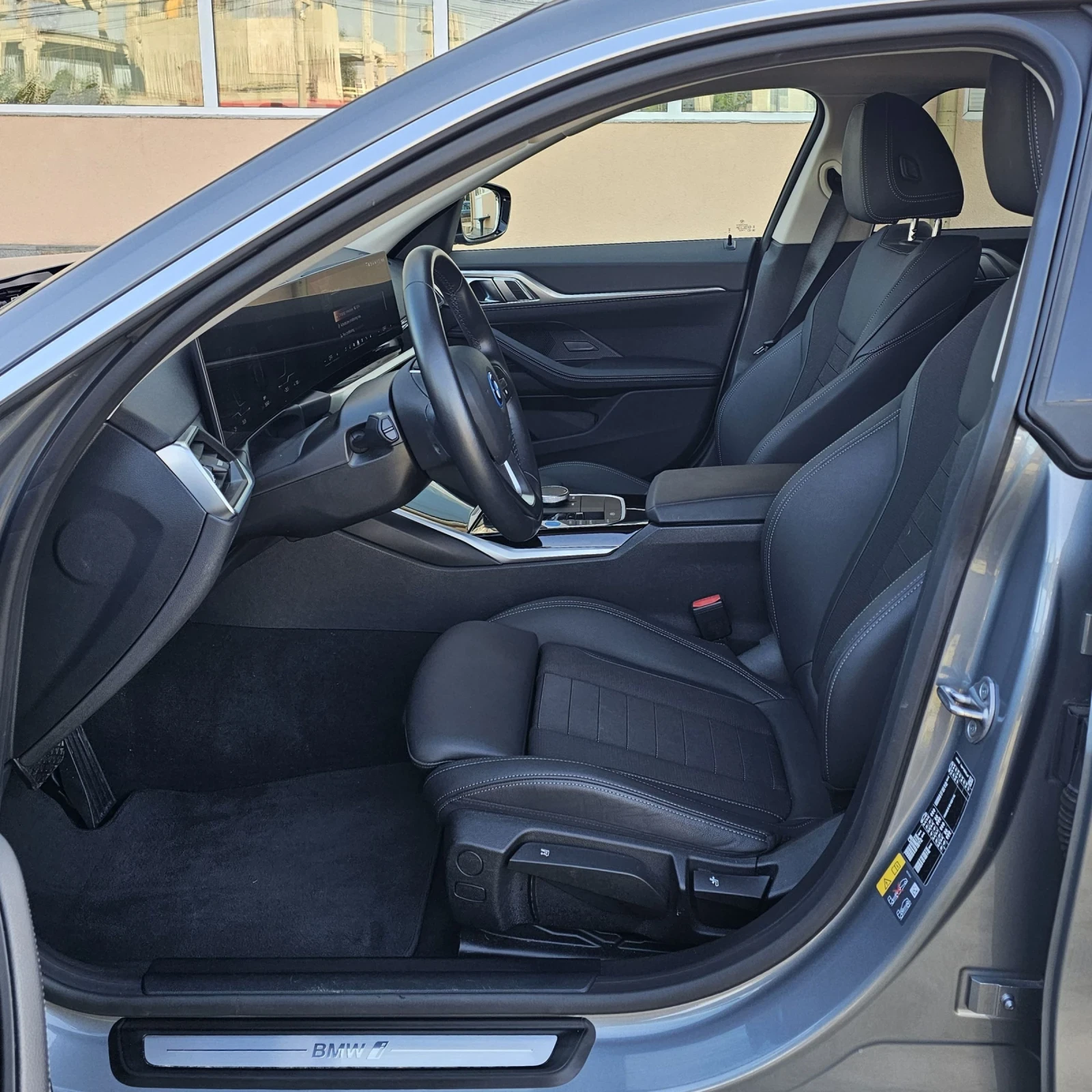 BMW i4 eDrive35 GranCoupe Гаранция , снимка 8 - Автомобили и джипове - 54672604