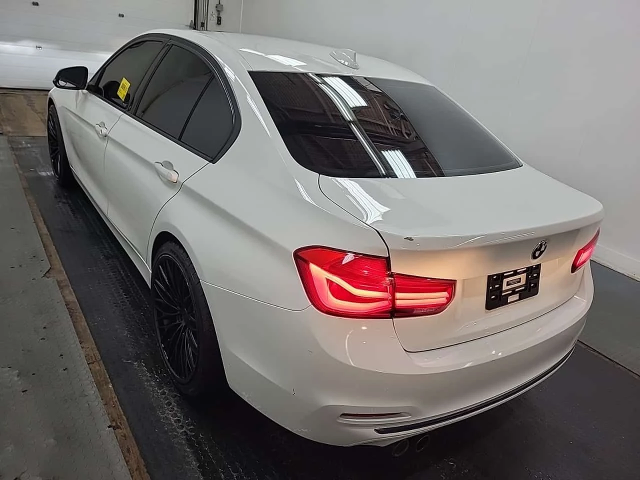 BMW 330 I XDRIVE / КОЖА / ПАНОРАМА / MEMORY , снимка 4 - Автомобили и джипове - 55641346