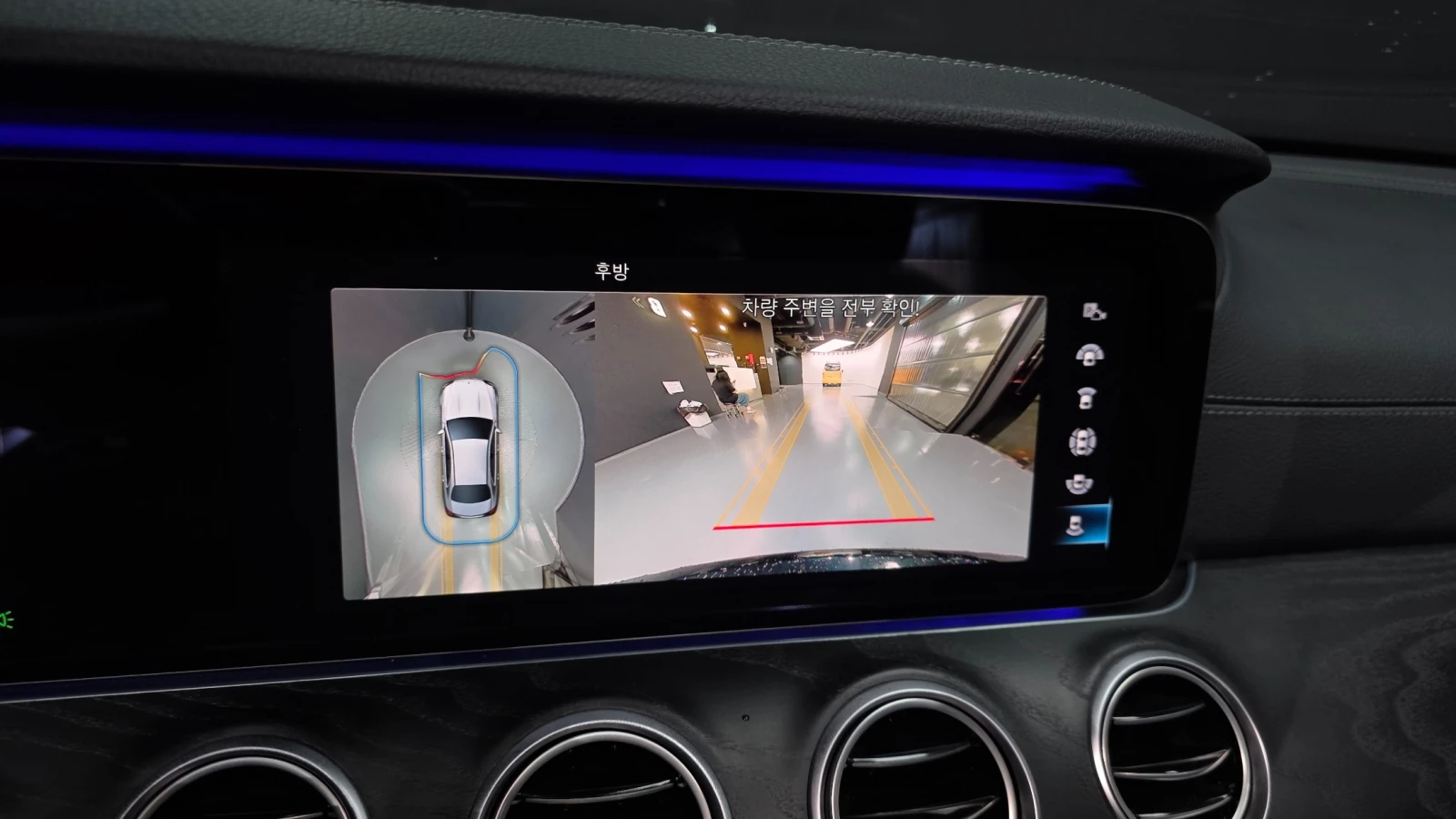 Mercedes-Benz E 220 4MATIC AMG Line | HUD | 360  | Adaptive Cruise, снимка 12 - Автомобили и джипове - 55830125