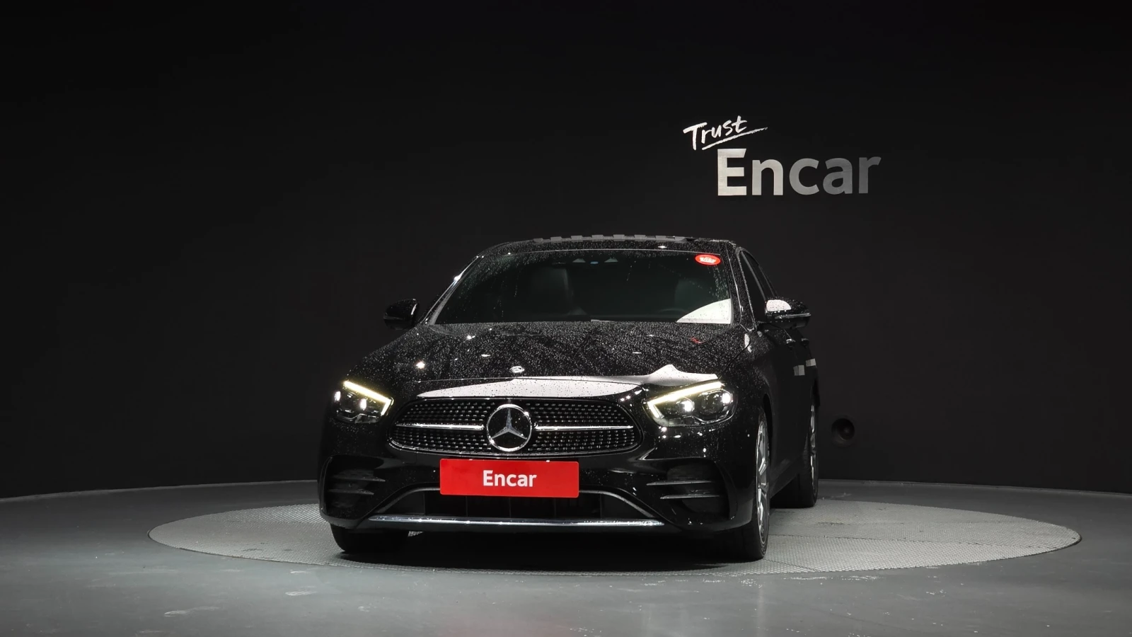 Mercedes-Benz E 220 4MATIC AMG Line | HUD | 360  | Adaptive Cruise, снимка 3 - Автомобили и джипове - 55830125