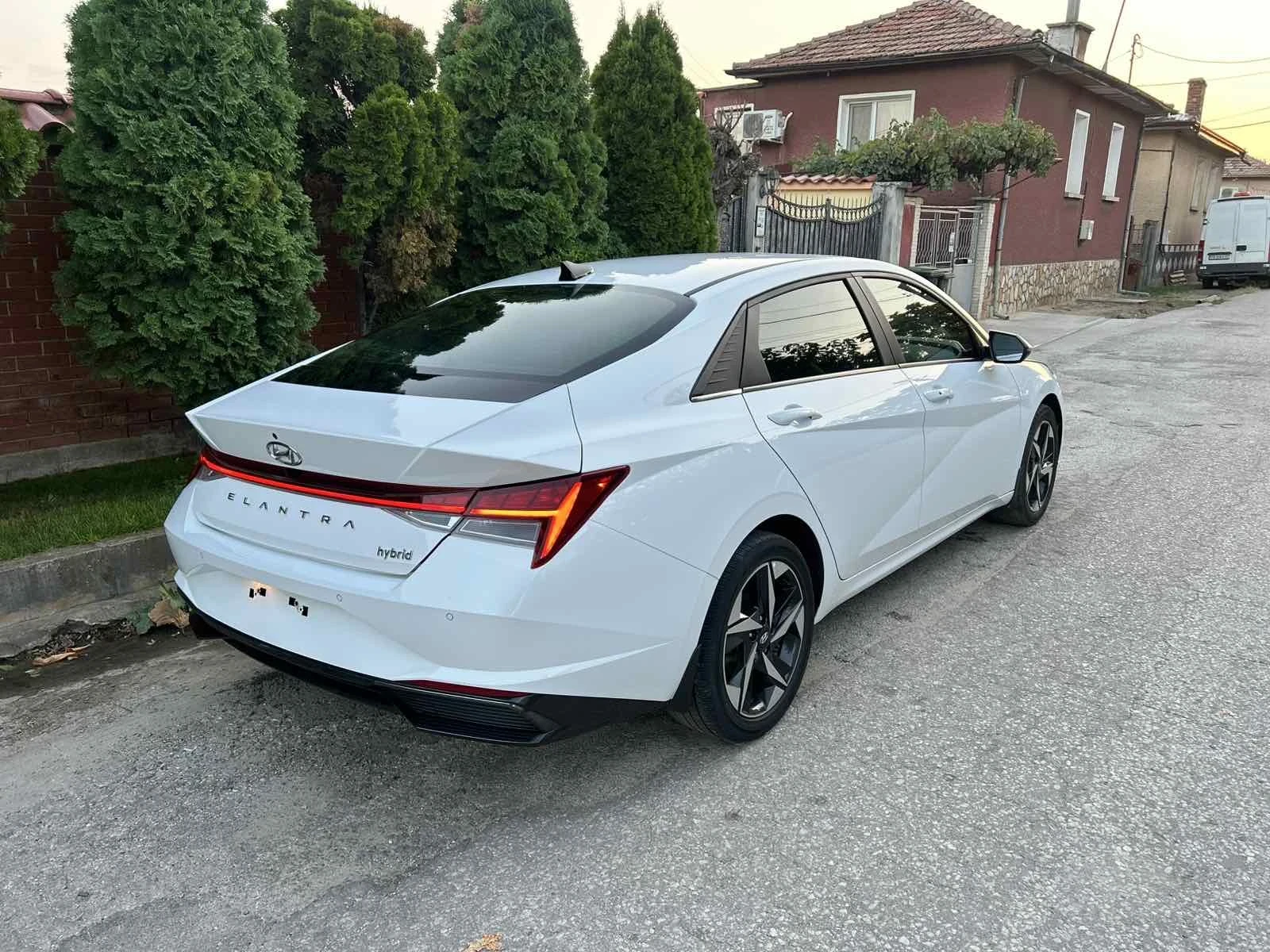 Hyundai Elantra 1.6 hybrid, снимка 3 - Автомобили и джипове - 55892353