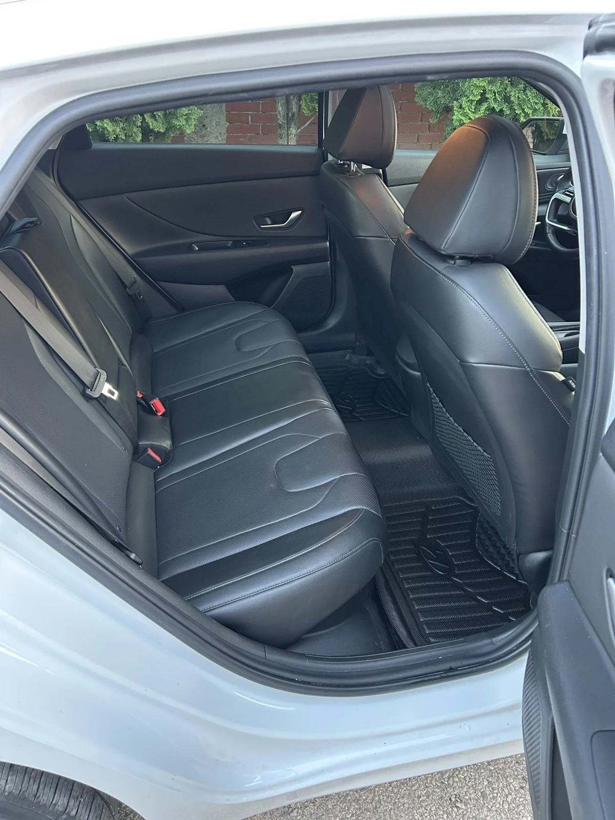 Hyundai Elantra 1.6 hybrid, снимка 11 - Автомобили и джипове - 55892353