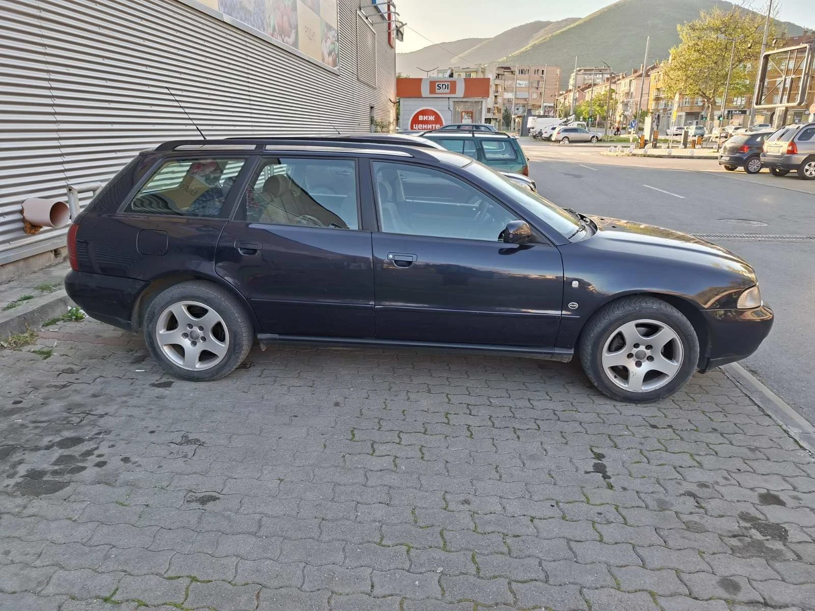 Audi A4 Комби, снимка 2 - Автомобили и джипове - 56509872