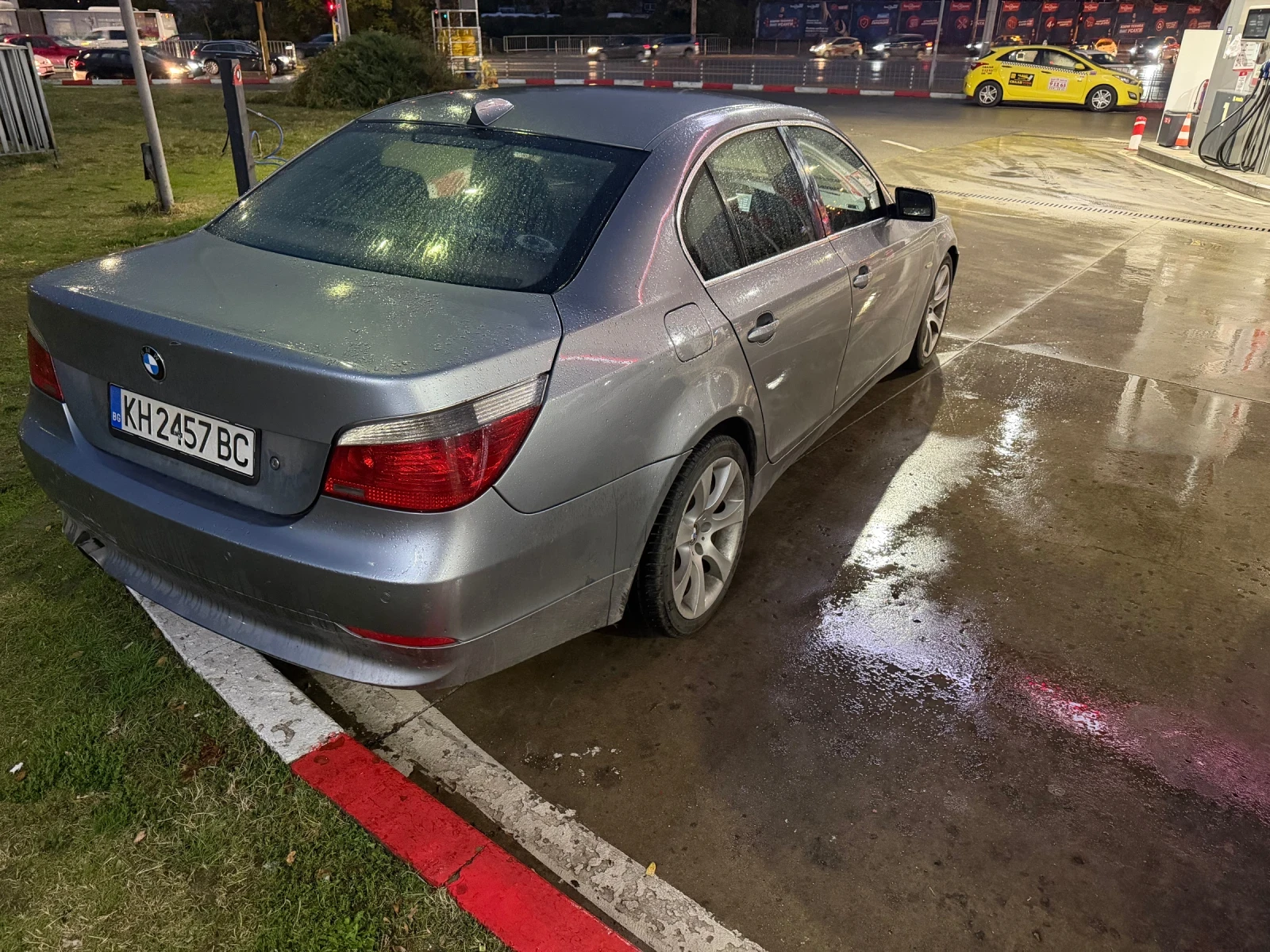 BMW 530 Топ състояние, снимка 3 - Автомобили и джипове - 56711952