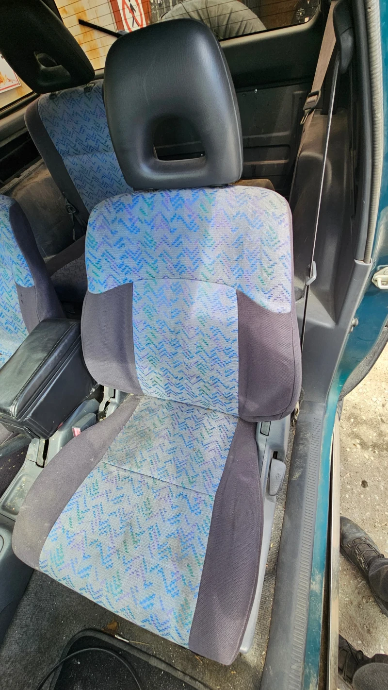 Toyota Rav4 2.0i 16V, снимка 9 - Автомобили и джипове - 50054139