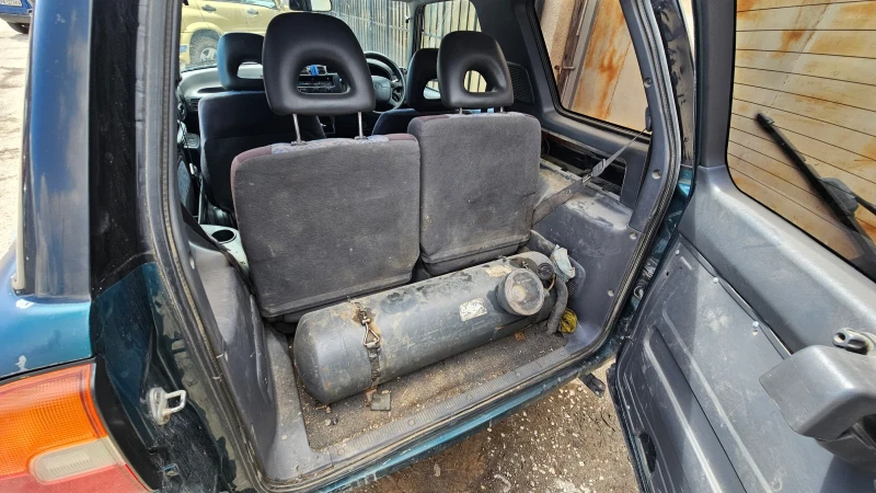 Toyota Rav4 2.0i 16V, снимка 12 - Автомобили и джипове - 50054139