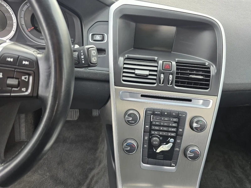 Volvo XC60 D evro 5B , снимка 11 - Автомобили и джипове - 53401189