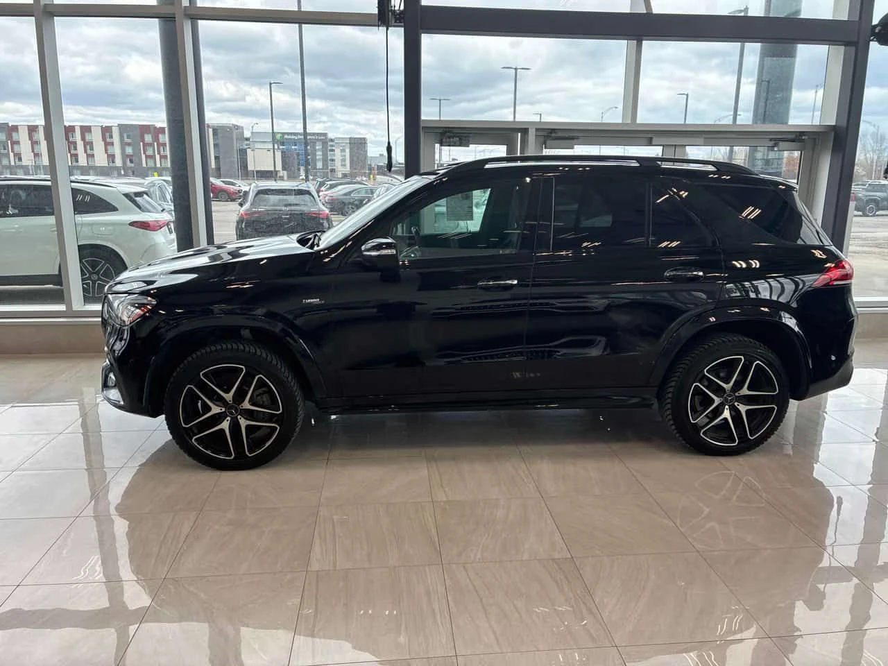 Mercedes-Benz GLE 53 4MATIC * DISTRONIC* BURMESTER* ОБДУХВАНЕ* , снимка 2 - Автомобили и джипове - 54435448