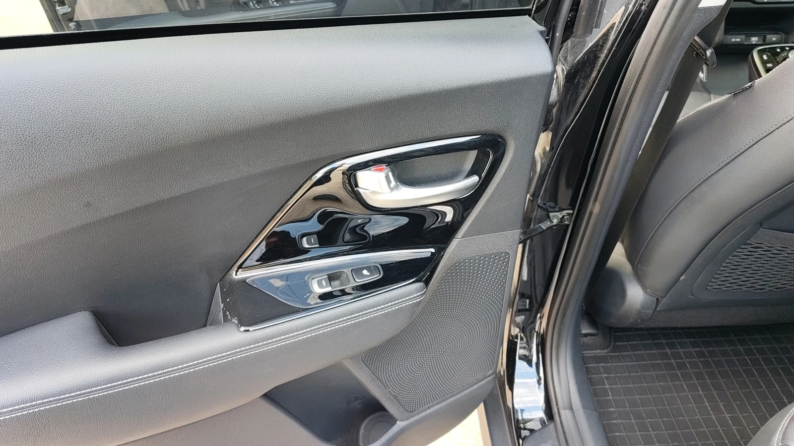 Kia Niro 65KWh* SOH 100%* EXECUTIVE LINE* Tермопомпа* , снимка 14 - Автомобили и джипове - 54818982