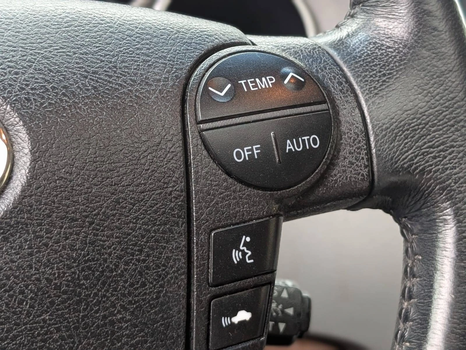 Toyota Sequoia 5.7* V8* PLATINUM* ПОДГРЕВ* ОБДУХВАНЕ* КАМЕРА* JBL, снимка 12 - Автомобили и джипове - 55132306