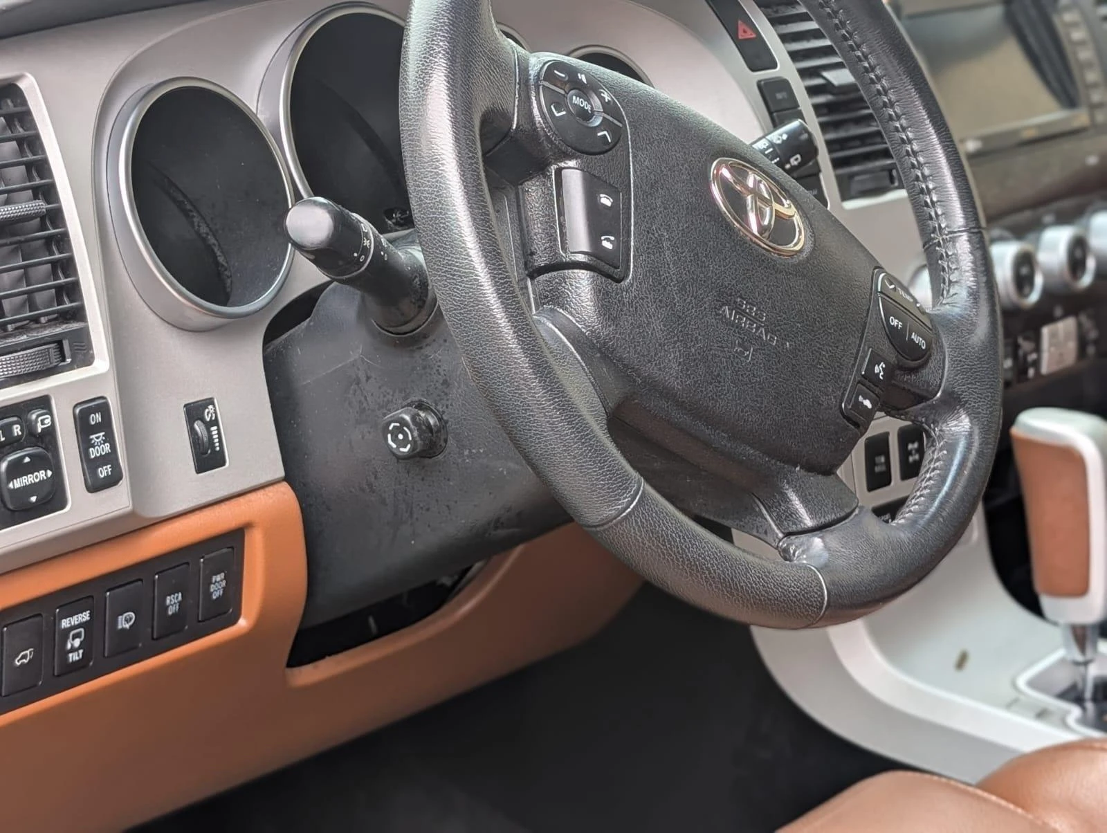 Toyota Sequoia 5.7* V8* PLATINUM* ПОДГРЕВ* ОБДУХВАНЕ* КАМЕРА* JBL, снимка 6 - Автомобили и джипове - 55132306