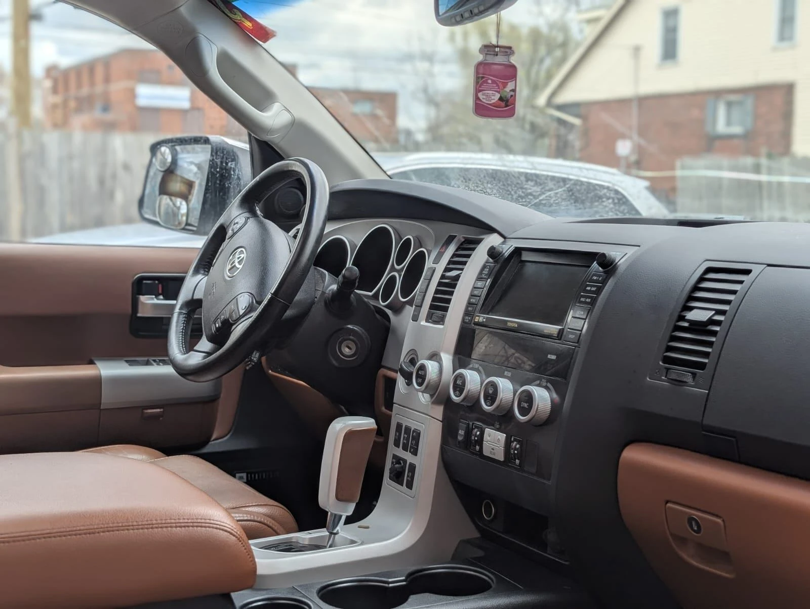 Toyota Sequoia 5.7* V8* PLATINUM* ПОДГРЕВ* ОБДУХВАНЕ* КАМЕРА* JBL, снимка 5 - Автомобили и джипове - 55132306