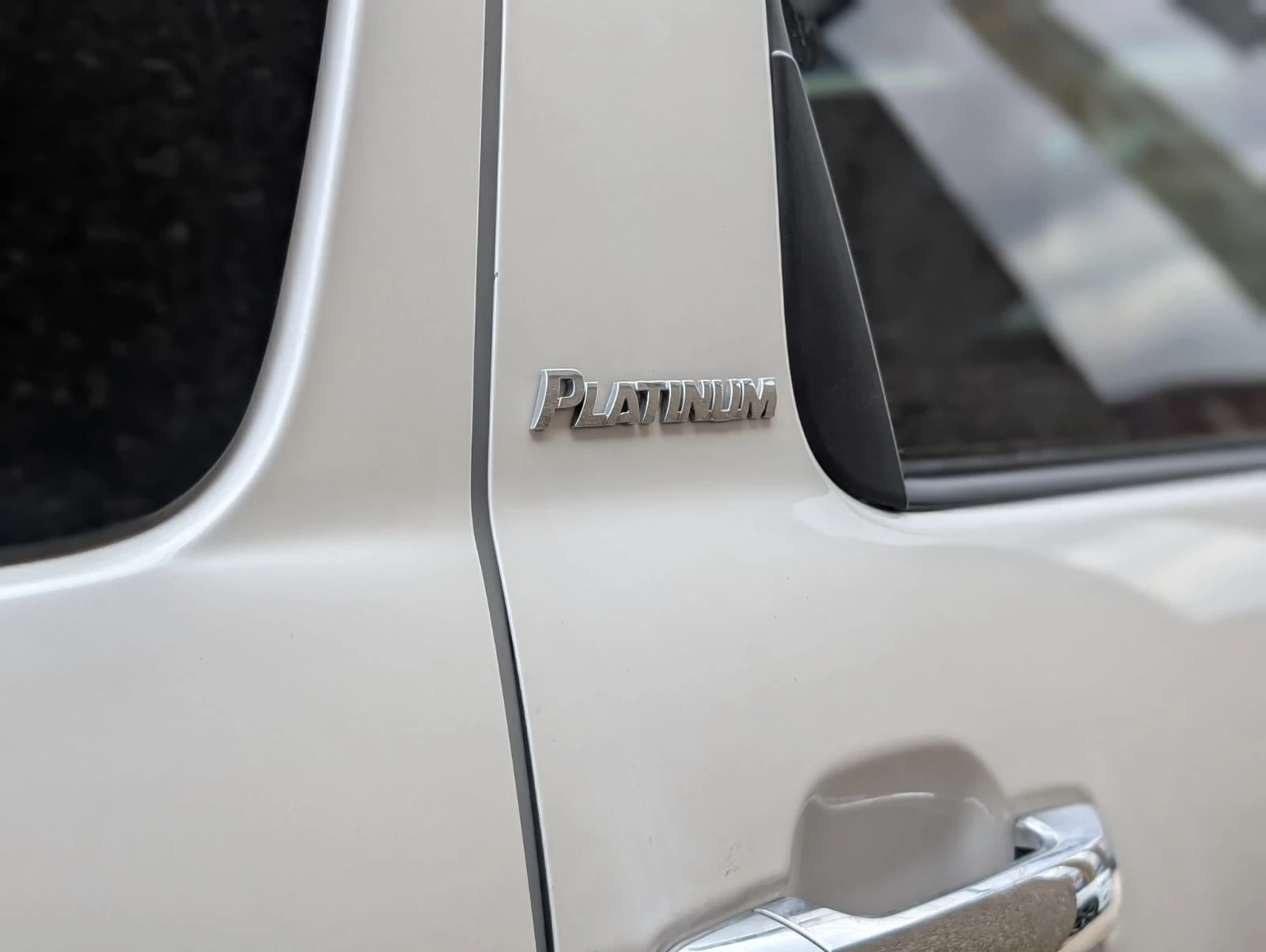 Toyota Sequoia 5.7* V8* PLATINUM* ПОДГРЕВ* ОБДУХВАНЕ* КАМЕРА* JBL, снимка 4 - Автомобили и джипове - 55132306