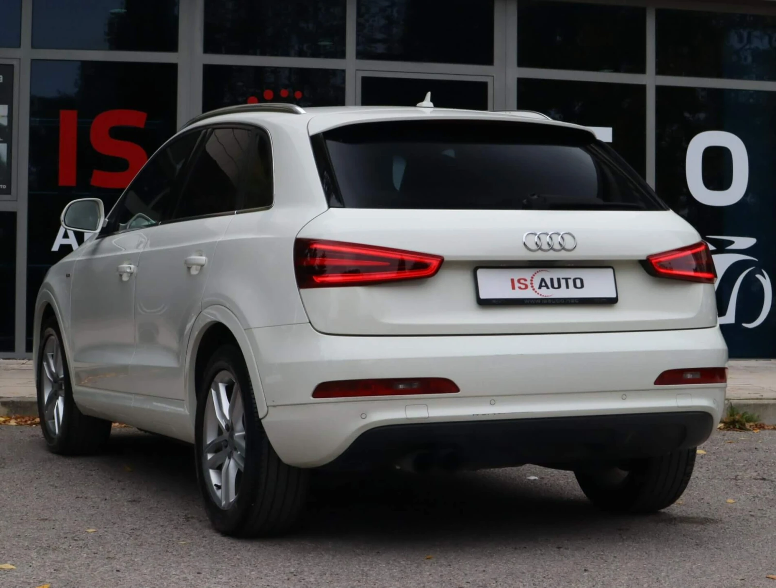 Audi Q3 2.0TDI/Quattro/Sline/Подгрев/PDC, снимка 4 - Автомобили и джипове - 56683911