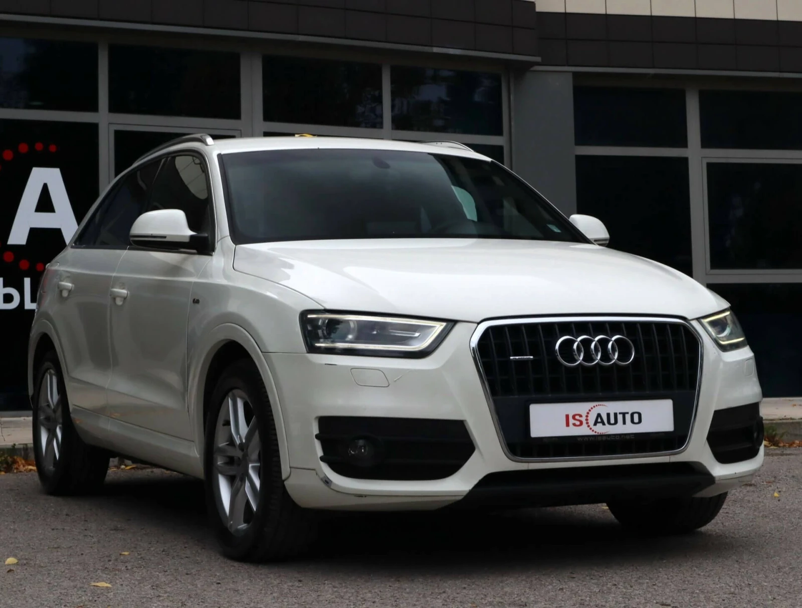 Audi Q3 2.0TDI/Quattro/Sline/Подгрев/PDC, снимка 3 - Автомобили и джипове - 56683911