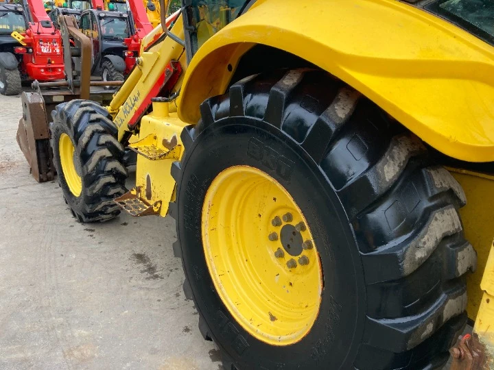 Багер New Holland LB110, снимка 13 - Индустриална техника - 46308743