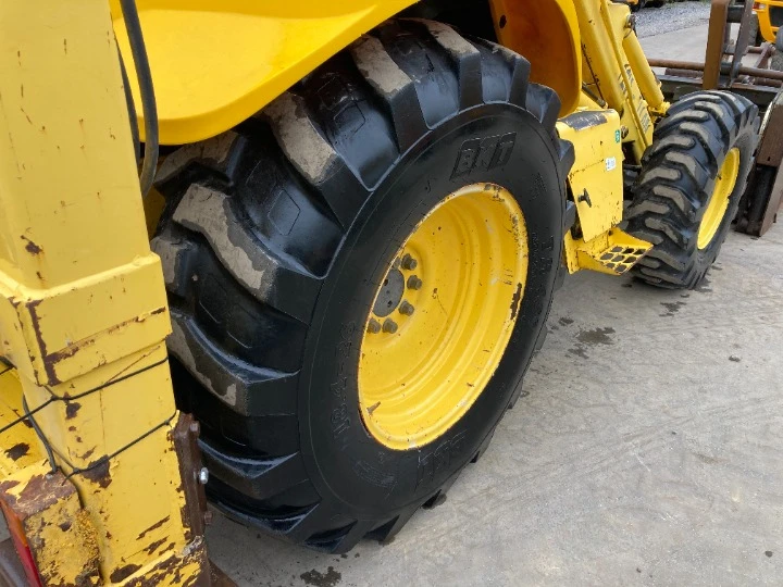 Багер New Holland LB110, снимка 12 - Индустриална техника - 46308743