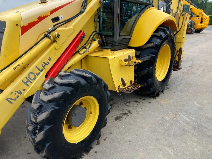 Багер New Holland LB110, снимка 14 - Индустриална техника - 46308743