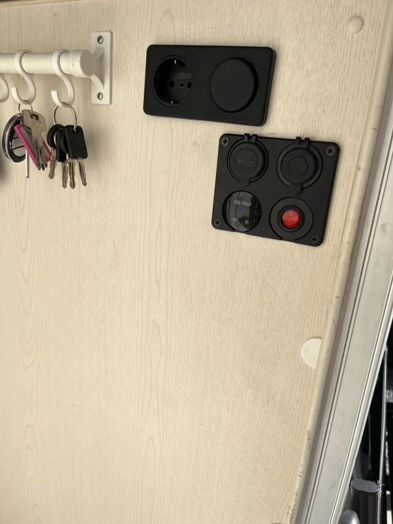 Каравана Hobby Класик, снимка 6 - Каравани и кемпери - 52285748