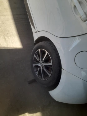 Toyota Yaris 1.5 хибрид , снимка 3