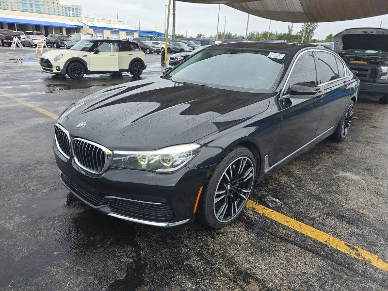 BMW 740 I пано* Harman/Kardon* амбиентно* Apple CarPlay* , снимка 1 - Автомобили и джипове - 47633971