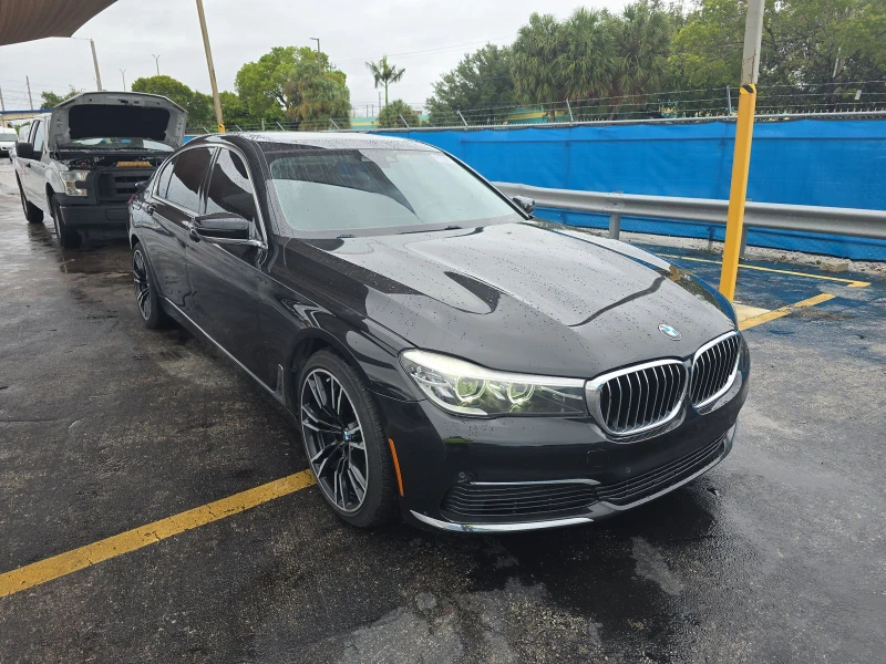 BMW 740 I пано* Harman/Kardon* амбиентно* Apple CarPlay* , снимка 3 - Автомобили и джипове - 47633971