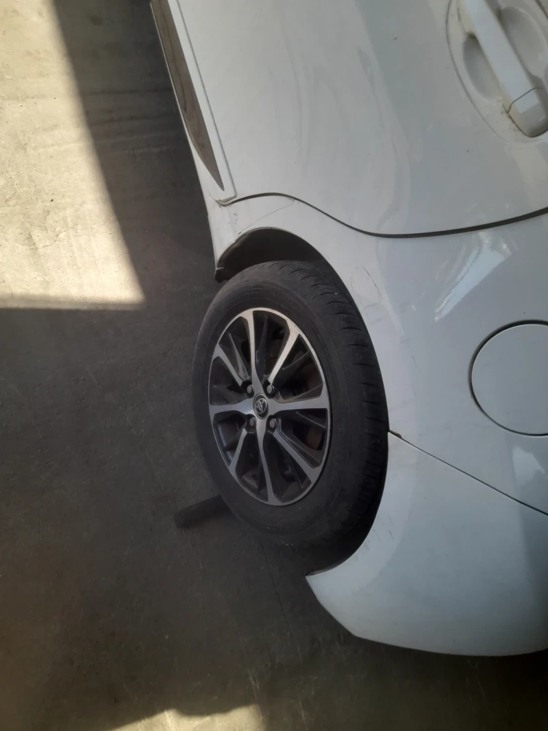 Toyota Yaris 1.5 хибрид , снимка 3 - Автомобили и джипове - 49664661