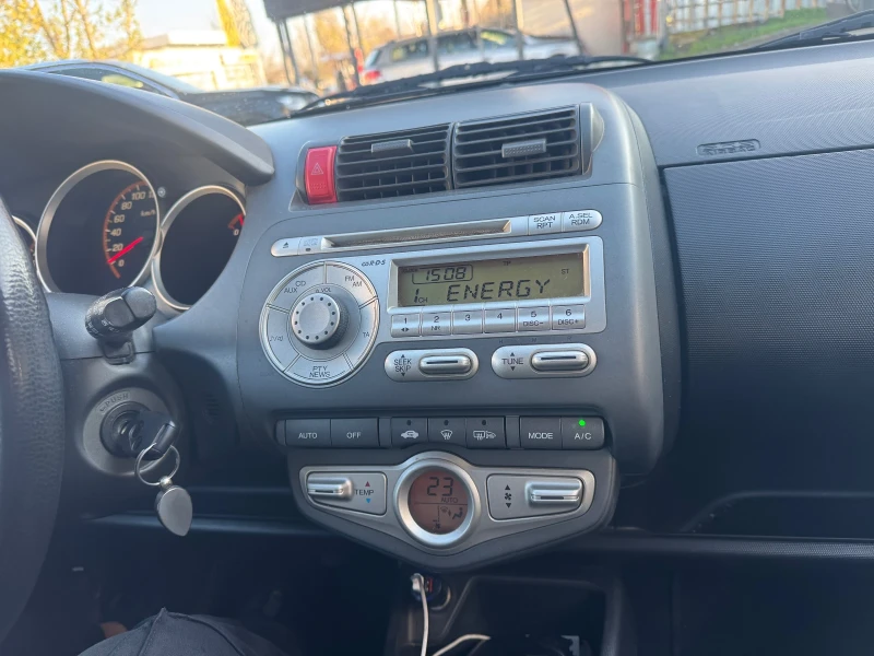 Honda Jazz 1.4 , снимка 13 - Автомобили и джипове - 52814373