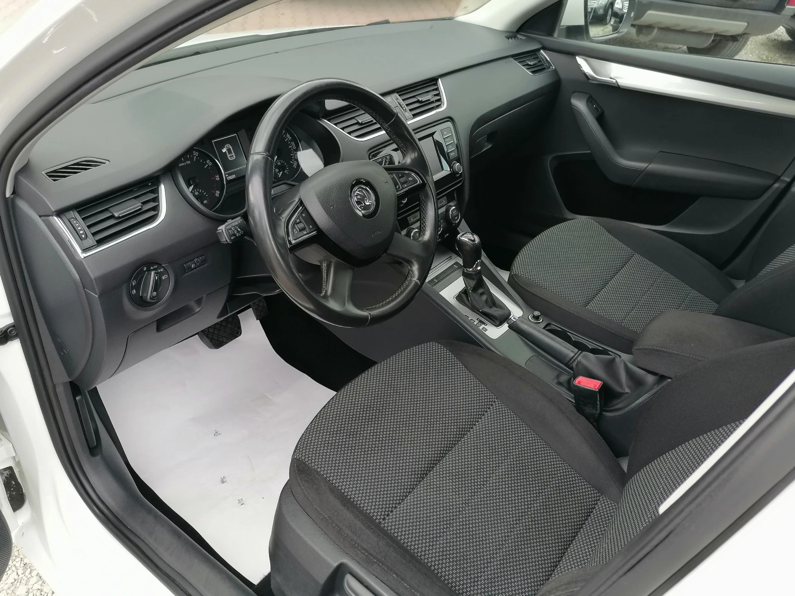 Skoda Octavia   1.8* 4x4* * *  | Mobile.bg   15