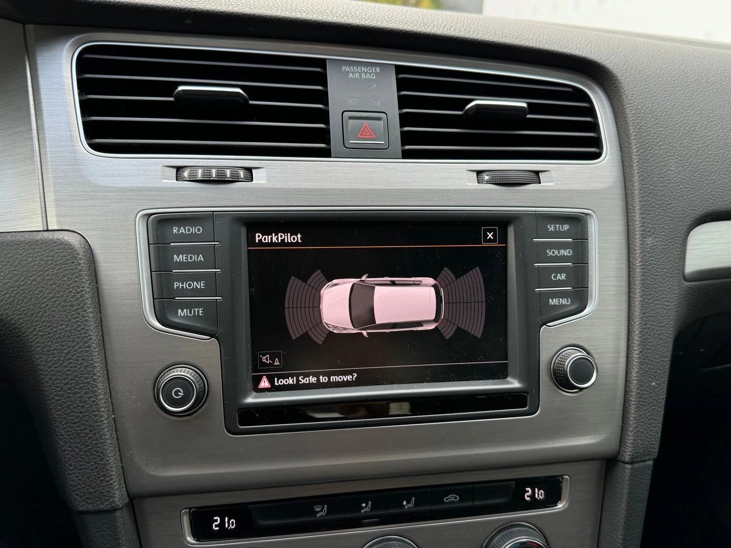 VW Golf 2016 Comfortline 1.6TDI BMT | Mobile.bg — изображение 12