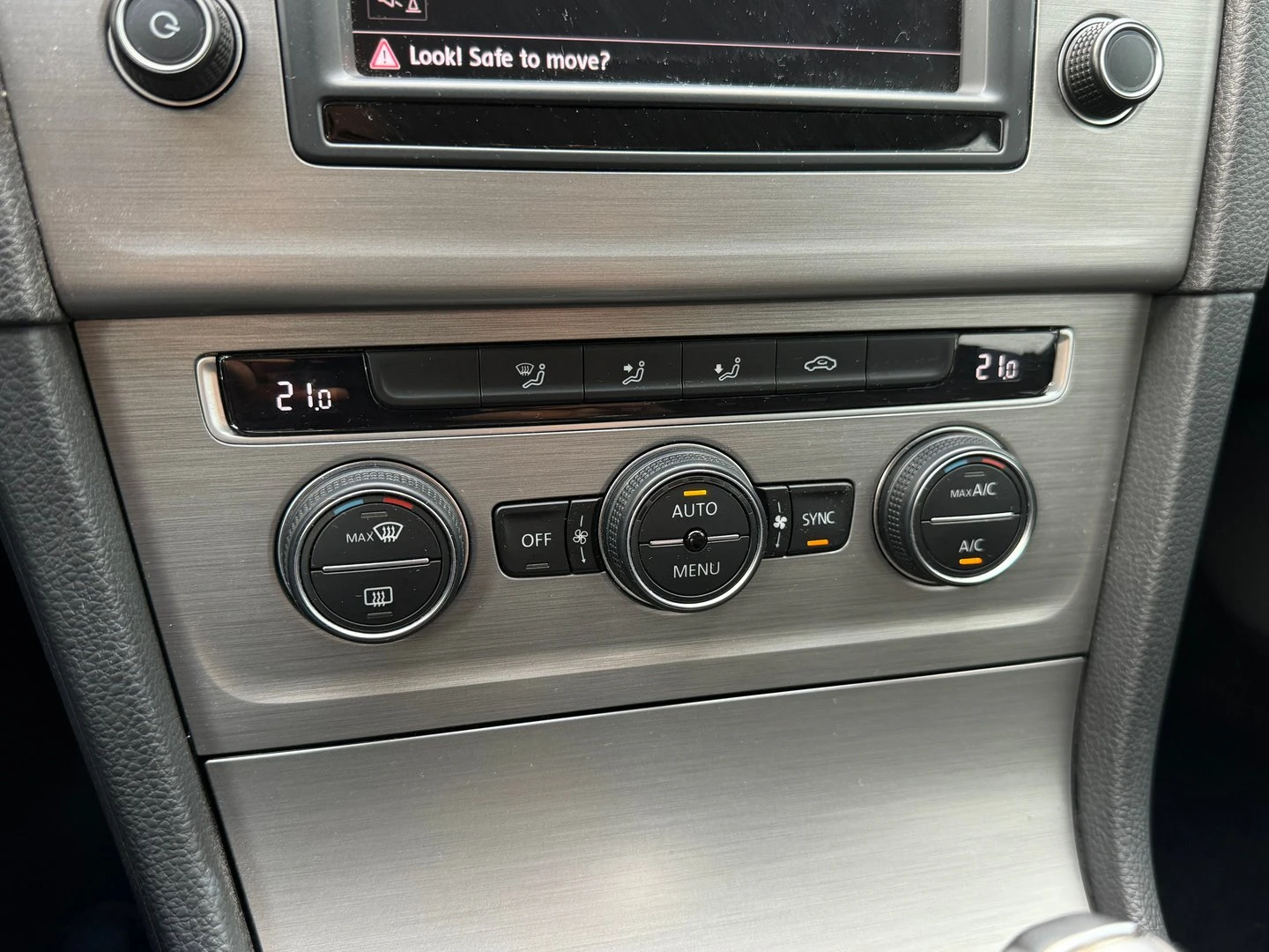 VW Golf 2016 Comfortline 1.6TDI BMT | Mobile.bg — изображение 11