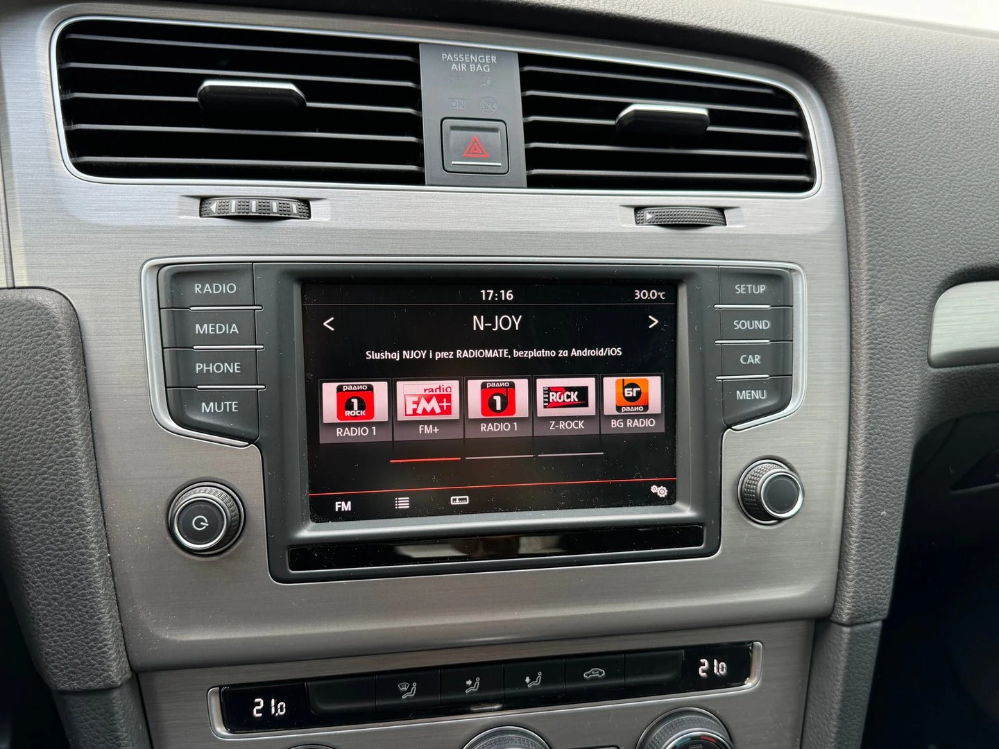VW Golf 2016 Comfortline 1.6TDI BMT | Mobile.bg — изображение 13