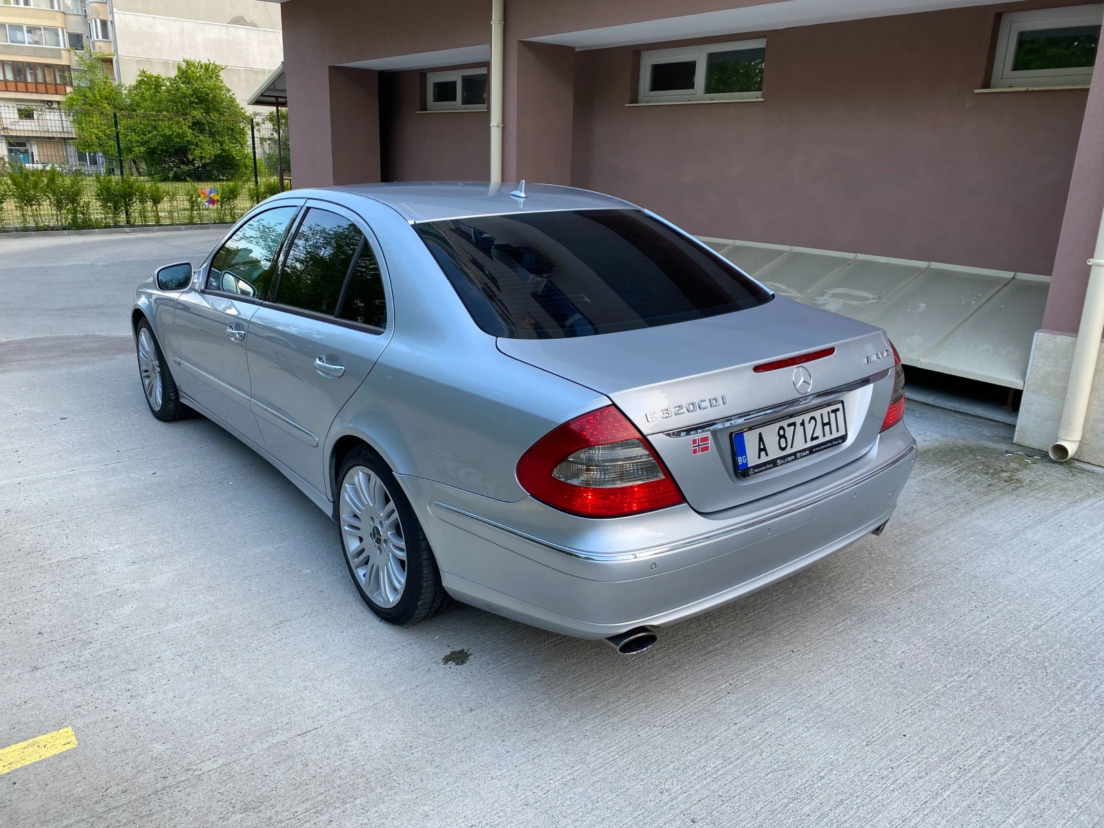Mercedes-Benz E 320  - изображение 4