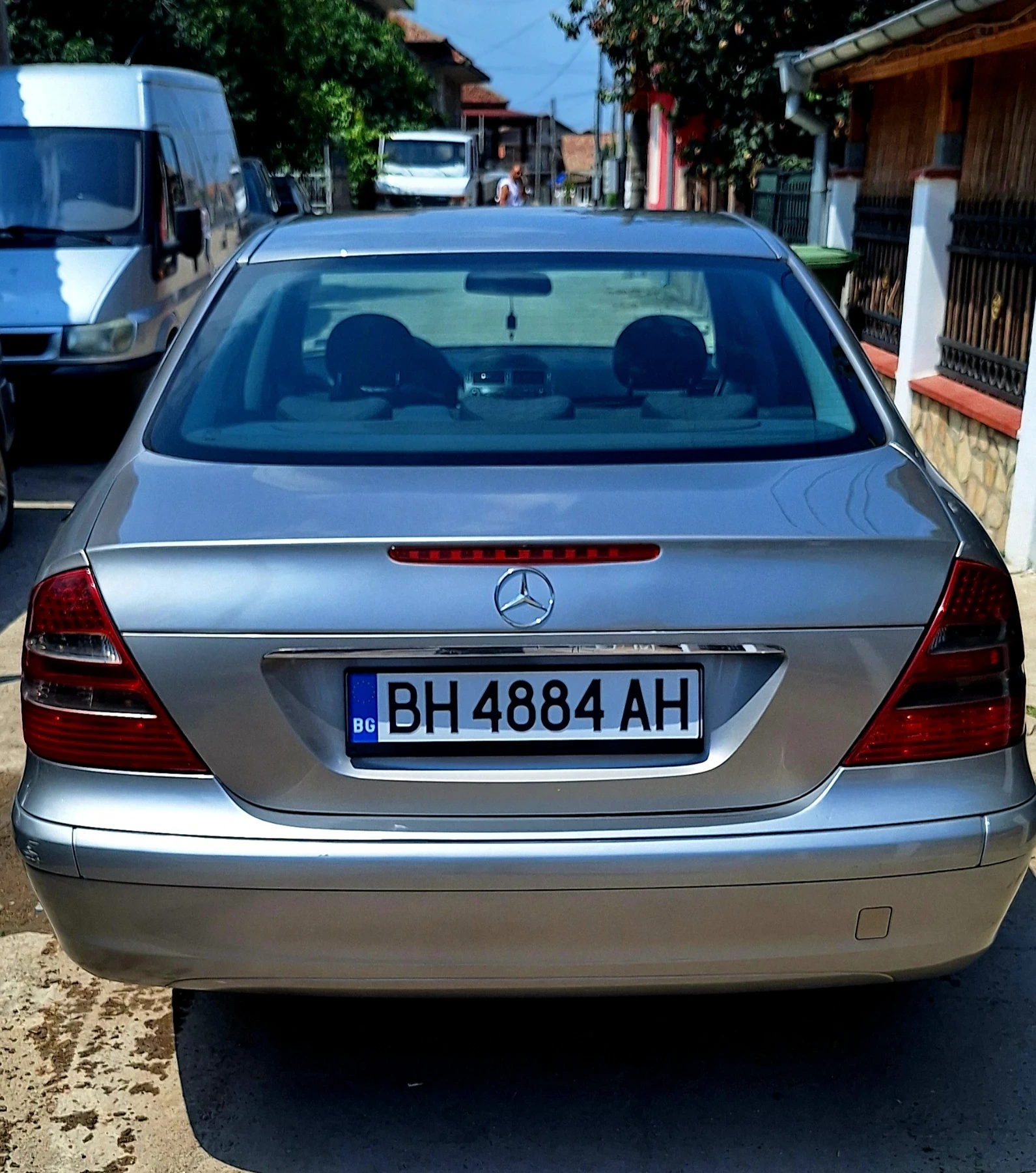 Mercedes-Benz E 200  - изображение 7