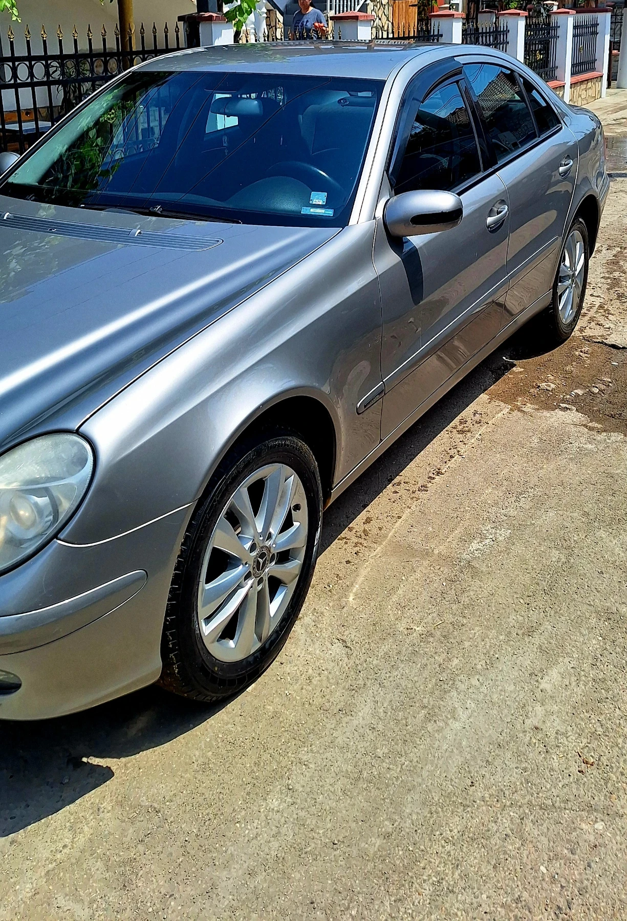 Mercedes-Benz E 200  - изображение 3