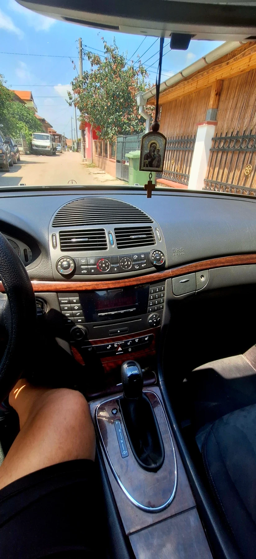Mercedes-Benz E 200  - изображение 2