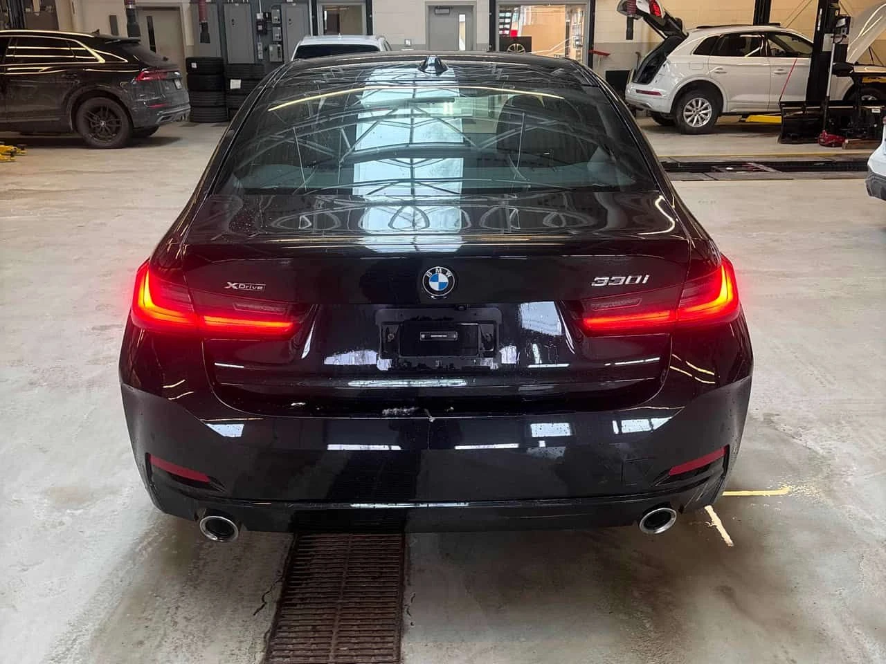 BMW 330 * 330i xDrive * 2 КЛЮЧА* ПОДГРЕВ* KEYLESS* PANO*  - изображение 4