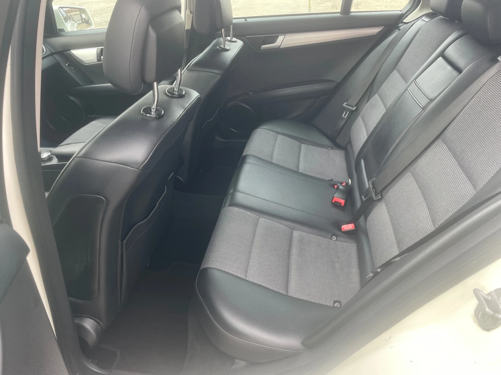 Mercedes-Benz C 220 2.2 CDI 170кс AVANTGARDE AMG, снимка 14 - Автомобили и джипове - 53894743