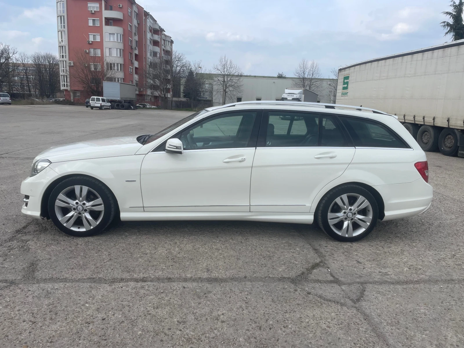 Mercedes-Benz C 220 2.2 CDI 170кс AVANTGARDE AMG, снимка 3 - Автомобили и джипове - 53894743
