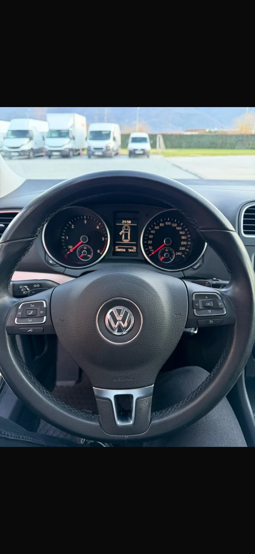 VW Golf 2.0 TDI Automat, снимка 12 - Автомобили и джипове - 54000770