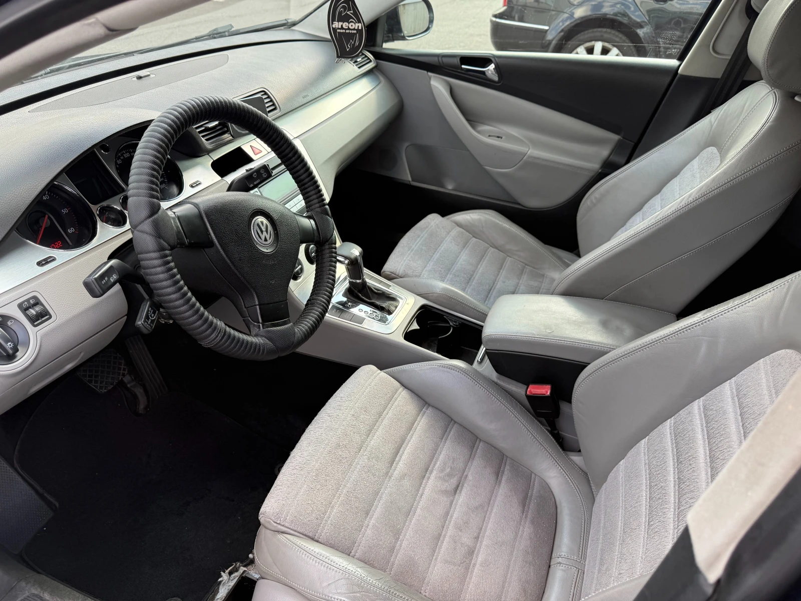 VW Passat B6 2.0 TDI Highline DSG, снимка 9 - Автомобили и джипове - 54509091