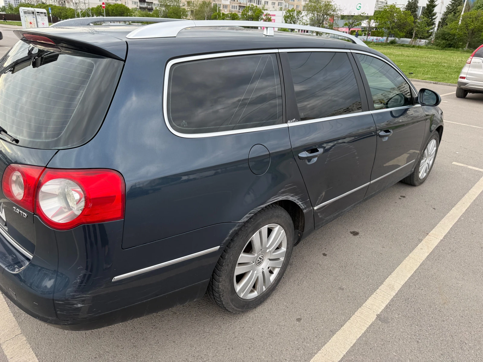 VW Passat B6 2.0 TDI Highline DSG, снимка 6 - Автомобили и джипове - 54509091