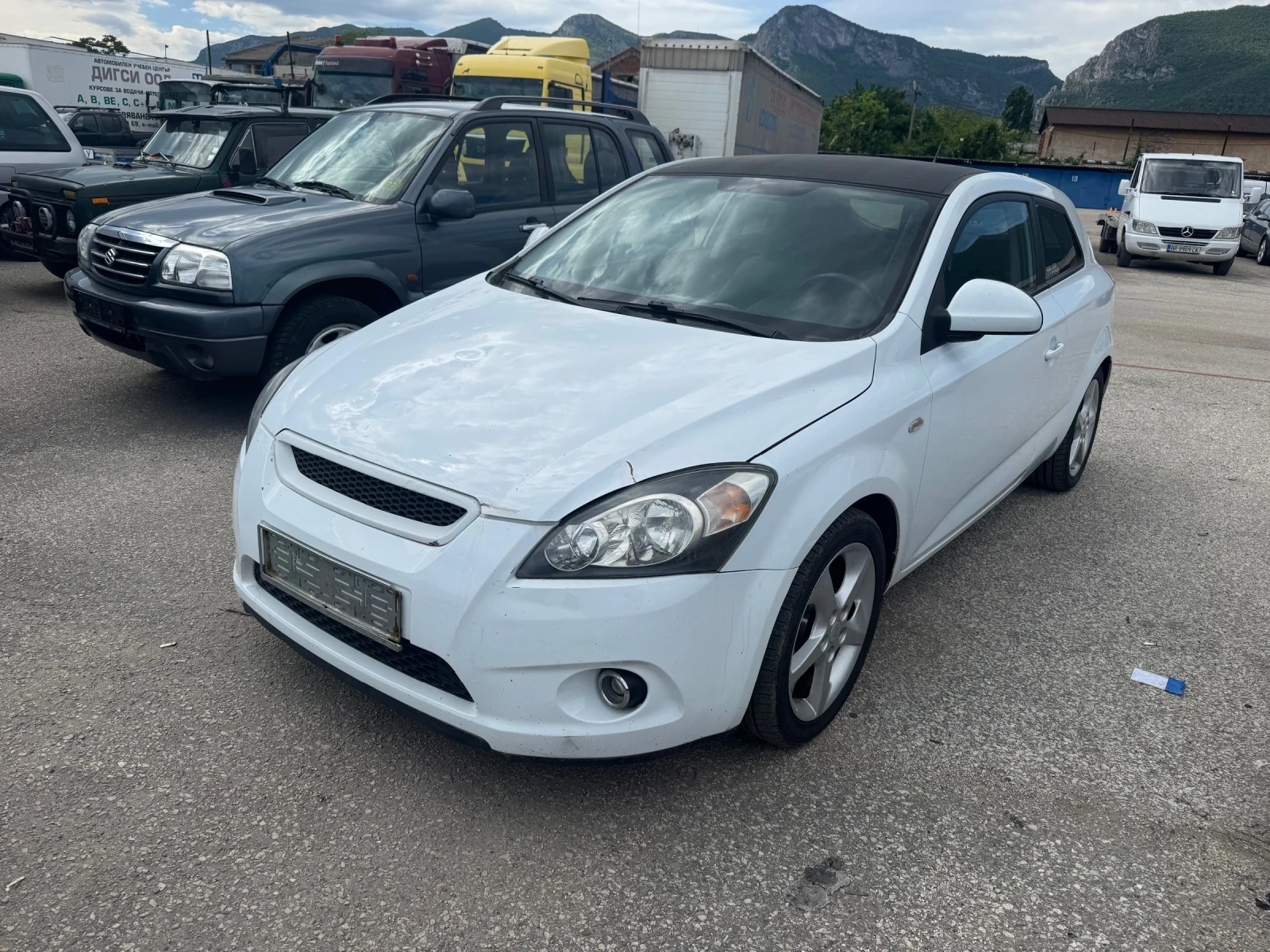 Kia Ceed 1.6 Benzin Klima, снимка 7 - Автомобили и джипове - 54712614