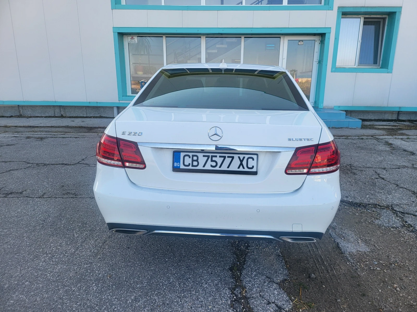 Mercedes-Benz E 220, снимка 2 - Автомобили и джипове - 54728494