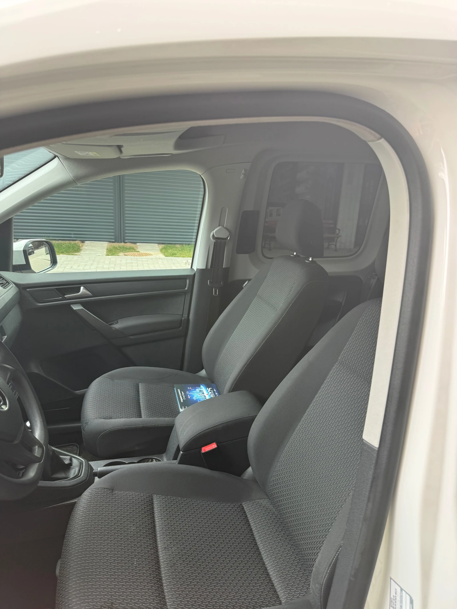 VW Caddy 2.0TDI, снимка 12 - Автомобили и джипове - 54869586