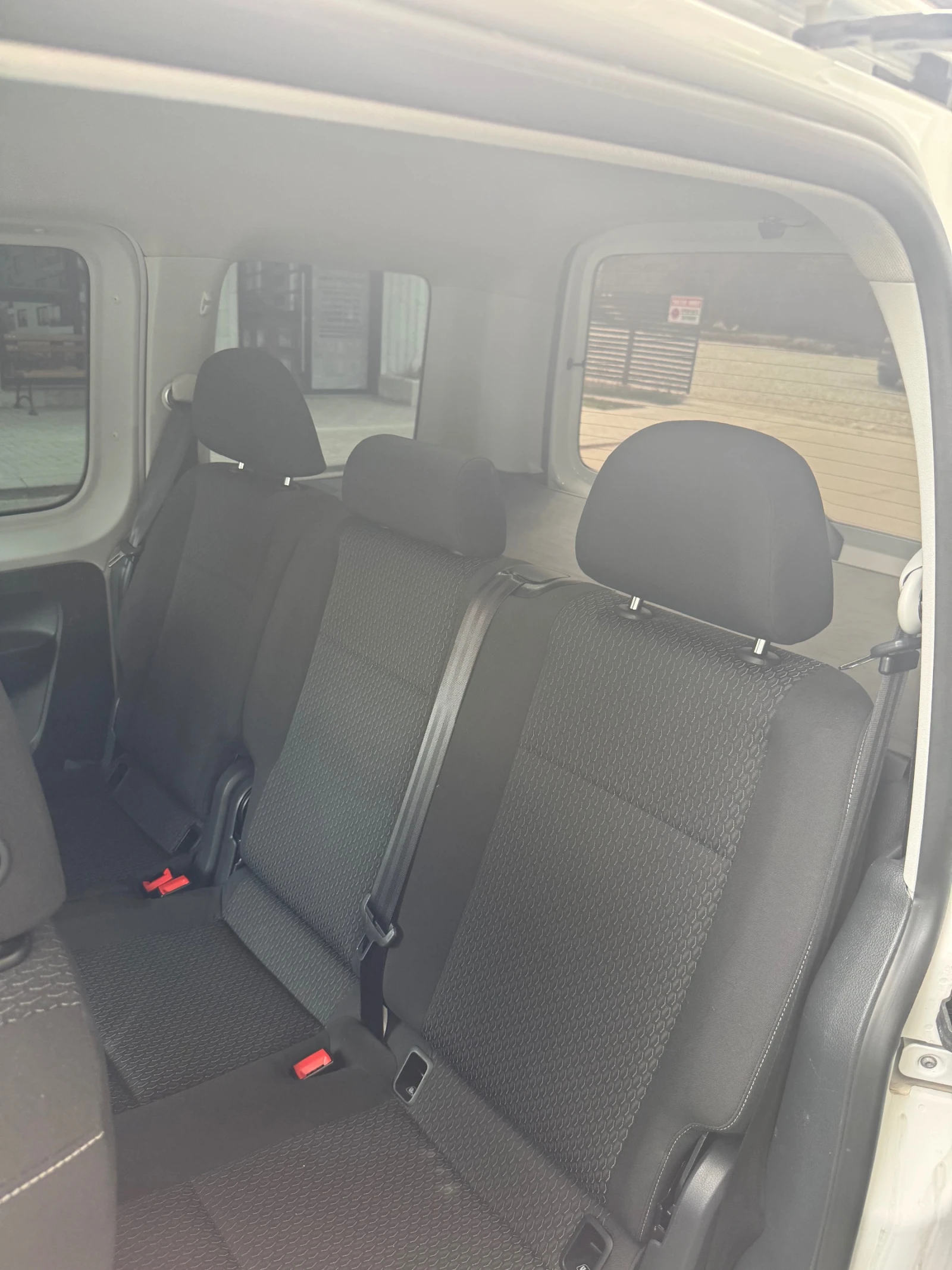 VW Caddy 2.0TDI, снимка 11 - Автомобили и джипове - 54869586
