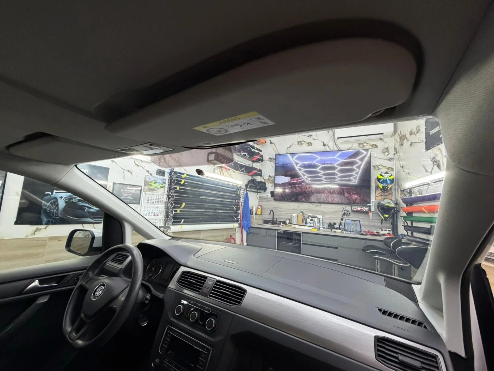 VW Caddy 2.0TDI, снимка 6 - Автомобили и джипове - 54869586