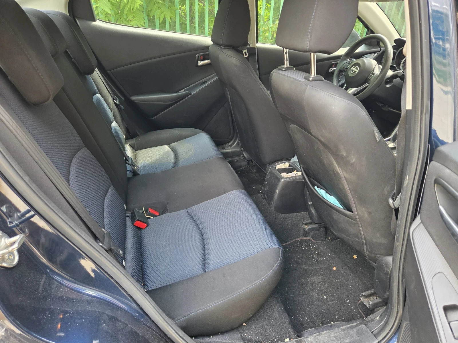 Toyota Yaris 1.5, снимка 10 - Автомобили и джипове - 55136578